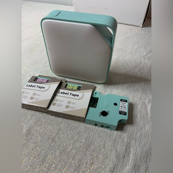 Cute blue and white portable label maker - Picture 1 of 6